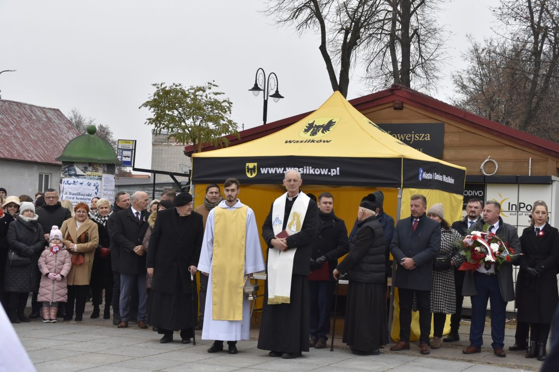 Obchody 11 listopada i nowe obrazy w kapliczce