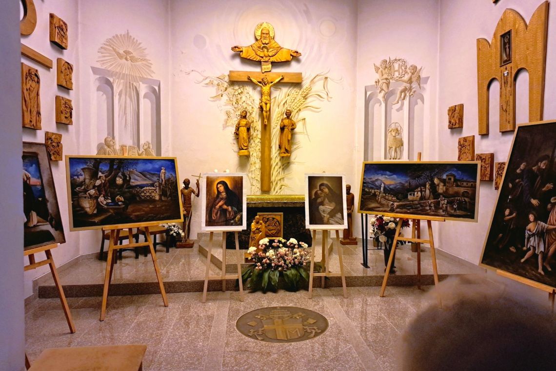 Obrazy Heleny Rabczyńskiej - wystawa w kościele